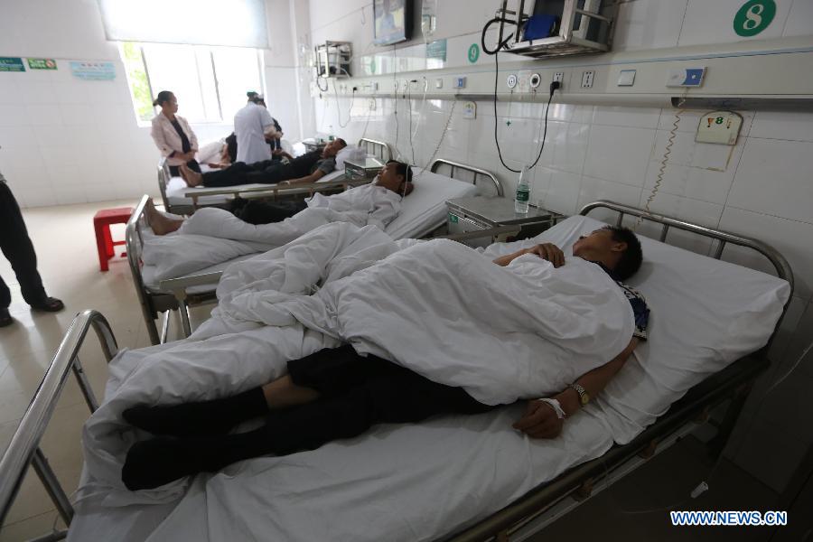 Victims receive treatment at a hospital in Shaodong County, central China's Hunan Province, June 3, 2013. A gas explosion happened at the Simachong coal mine on Sunday. Ten people have been confirmed dead during the explosion. The rescue work has ended and the injured have been sent to hospital for treatment. (Xinhua/Guo Guoquan)