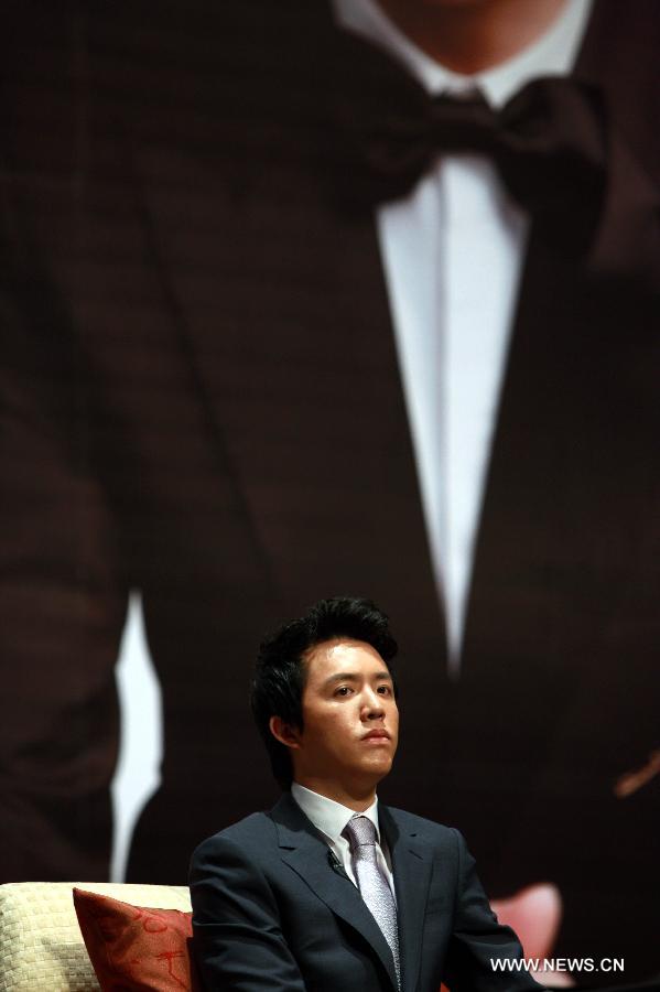 Chinese pianist Li Yundi attends a press conference in Beijing, capital of China, June 3, 2013. Li on Monday announced here to hold piano recitals in 30 cities in China from mid-August to early November. (Xinhua/Wang Yongzhuo) 
