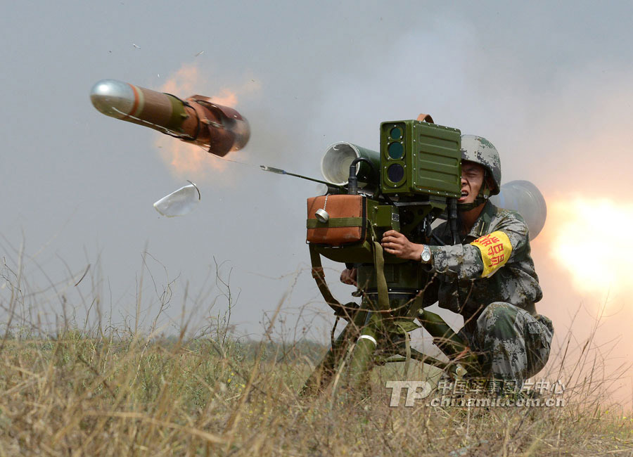 A cadet who will graduate from Langfang Barrack of Nanjing Artillery Academy of the Chinese People's Liberation Army (PLA) in a comprehensive live-ammunition tactical exercises in harsh conditions and complex environment. (China Military Online/Liu Fengan) 