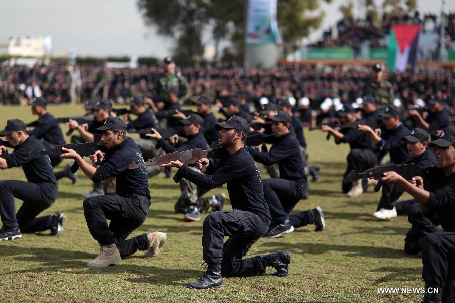 Palestinian high school students show their skills during a graduation ceremony of a military school course organized by the Hamas security forces and the Hamas Minister of Education in Gaza City, on Jan. 24, 2013. (Xinhua/Wissam Nassar) 