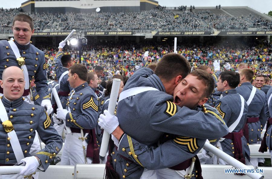 Graduating cadets celebrate with a hug during the graduation ceremonies at the United States Military Academy at West Point, New York, the United States, May 25, 2013. 1,007 cadets graduated on Saturday from the famous military academy founded in 1802. (Xinhua/Wang Lei)