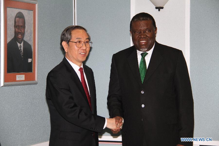 Namibian Prime Minister Hage Geingob (R) meets with Ma Biao, vice-chairman of the National Committee of the Chinese People's Political Consultative Conference (CPPCC), in Windhoek, Namibia, June 3, 2013. (Xinhua/Gao Lei) 