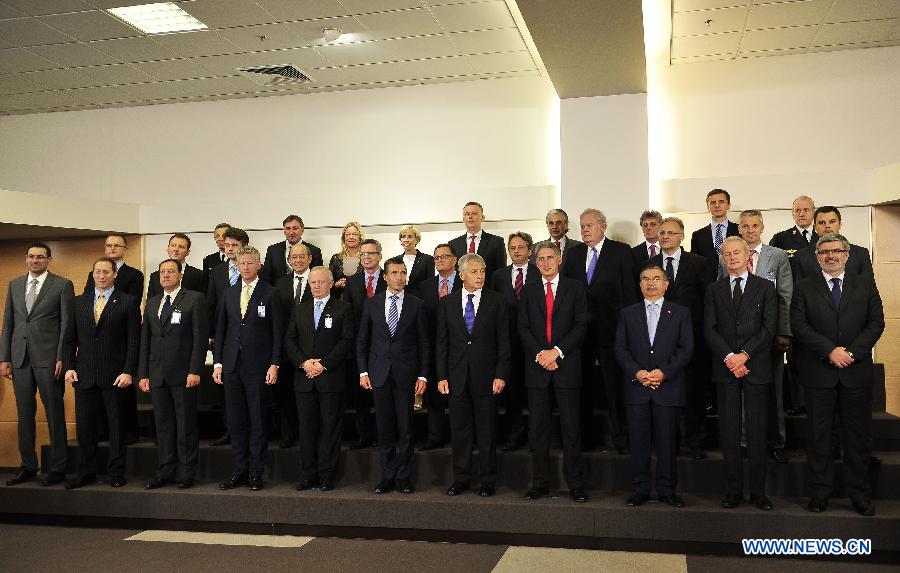 Defense Ministers from NATO member states pose for family photos during a photo session of a NATO Defense Minister Meeting at its headquarters in Brussels, capital of Belgium, June 4, 2013. NATO defense ministers convened on Tuesday to examine cyber security as a collective defense issue amid mounting concerns over the threat posed by cyber attacks. (Xinhua/Ye Pingfan) 