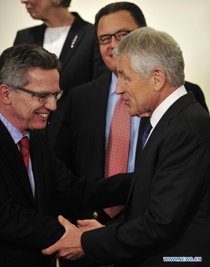 German Defence Minister Thomas de Maiziere (L) greets with United States Secretary of Defense Chuck Hagel during a photo session of a NATO Defense Minister Meeting at its headquarters in Brussels, capital of Belgium, June 4, 2013. NATO defense ministers convened on Tuesday to examine cyber security as a collective defense issue amid mounting concerns over the threat posed by cyber attacks. (Xinhua/Ye Pingfan) 