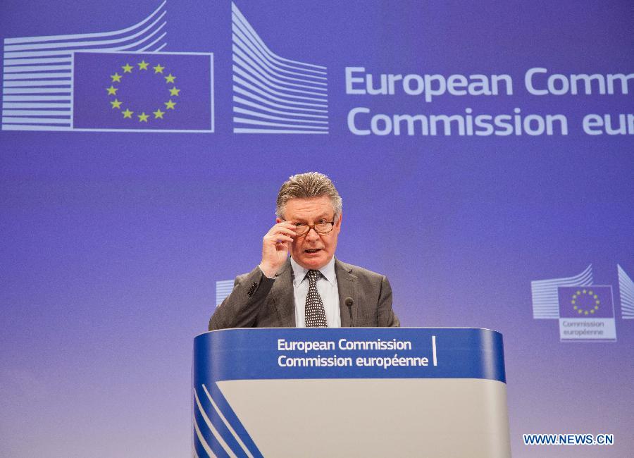 The European Union trade commissioner Karel De Gucht attends a press conference in Brussels, capital of Belgium, on June 4, 2013. EU has decided to impose provisional anti-dumping duties on imports of solar panels, cells and wafers from China. (Xinhua/Yan Ting) 