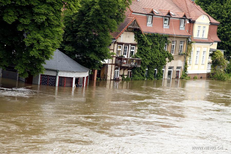 Photo taken on June 4, 2013 shows a flooded street with submerged residential buildings in Halle, eastern Germany. The water level of Saale River across Halle City is expected to rise up to its historical record of 7.8 meters in 400 years, due to persistent heavy rains in south and east Germany. (Xinhua/Pan Xu)  