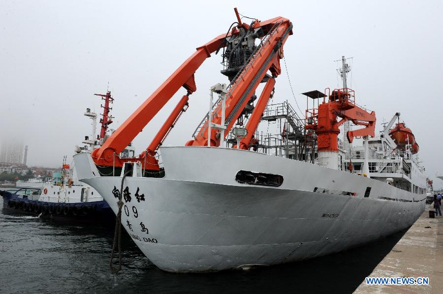Xiangyanghong 09, a mother vessel for the manned submersible Jiaolong, leaves Zhongyuan Dock in Qingdao, east China's Shandong Province, June 5, 2013, to receive Jiaolong in Jiangyin City of east China's Jiangsu Province. Xiangyanghong 09 is expected to leave for the South China Sea and the North Pacific on June 10, kicking off a sailing of experimental application. It will conduct a scientific research on marine biodiversity during its 110-day journey. (Xinhua/Li Ziheng) 