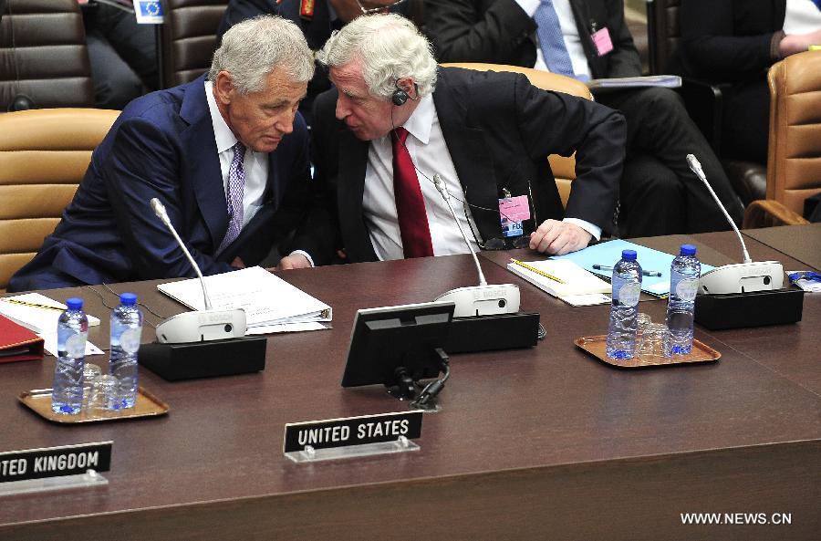 United States Secretary of Defense Chuck Hagel (L) talks with a colleague from EU at a NATO and non-NATO ISAF contributing nations meeting during two-days NATO Defence Ministers Meeting at its headquarters in Brussels, capital of Belgium, June 5, 2013. (Xinhua/Ye Pingfan) 