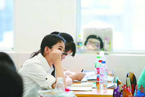 Students prepare for the college entrance examination in Baoxing High School. A 7.0-magnitude earthquake jolted Sichuan on April 20, leaving at least 192 people dead and 23 missing. More than 11,000 people were injured. (Photo/ China Youth News) 