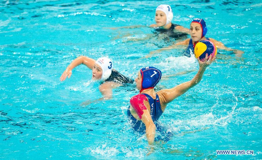 Lisunova Ekaterina (Front) of Russia competes during the semifinal against Hungary at the 2013 FINA Women's Water Polo World League Super Final in Beijing, capital of China, June 5, 2013. Russia won 12-9. (Xinhua/Zhang Yu)