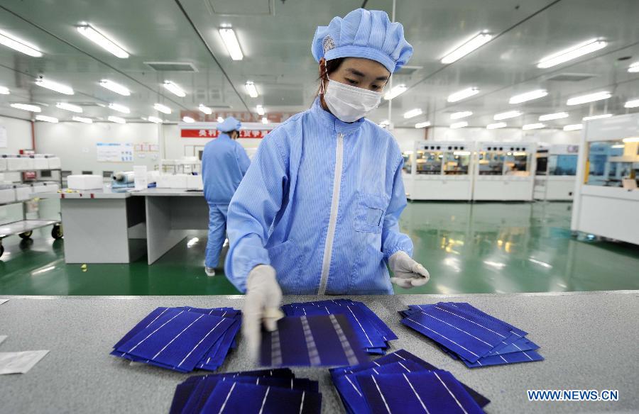 Employees selects solar panels in a factory owned by photovoltaic products maker Yingli Solar in Tianjin, north China, June 5, 2013. Spokesman of China's Ministry of Commerce Shen Danyang said on June 5 China firmly opposes the European Commission's decision to slap provisional antidumping duties on Chinese solar panels. Shen added that it came despite herculean efforts and utmost sincerity from the Chinese side. On June 4, the European Commission announced its decision to introduce antidumping duties on solar panels imported from China. An interim punitive duty of 11.8 percent will apply to all Chinese solar panel imports starting from Thursday, and the duty will be raised to an average of 47.6 percent in two months if the two sides fail to find a solution. (Xinhua/Yue Yuewei)