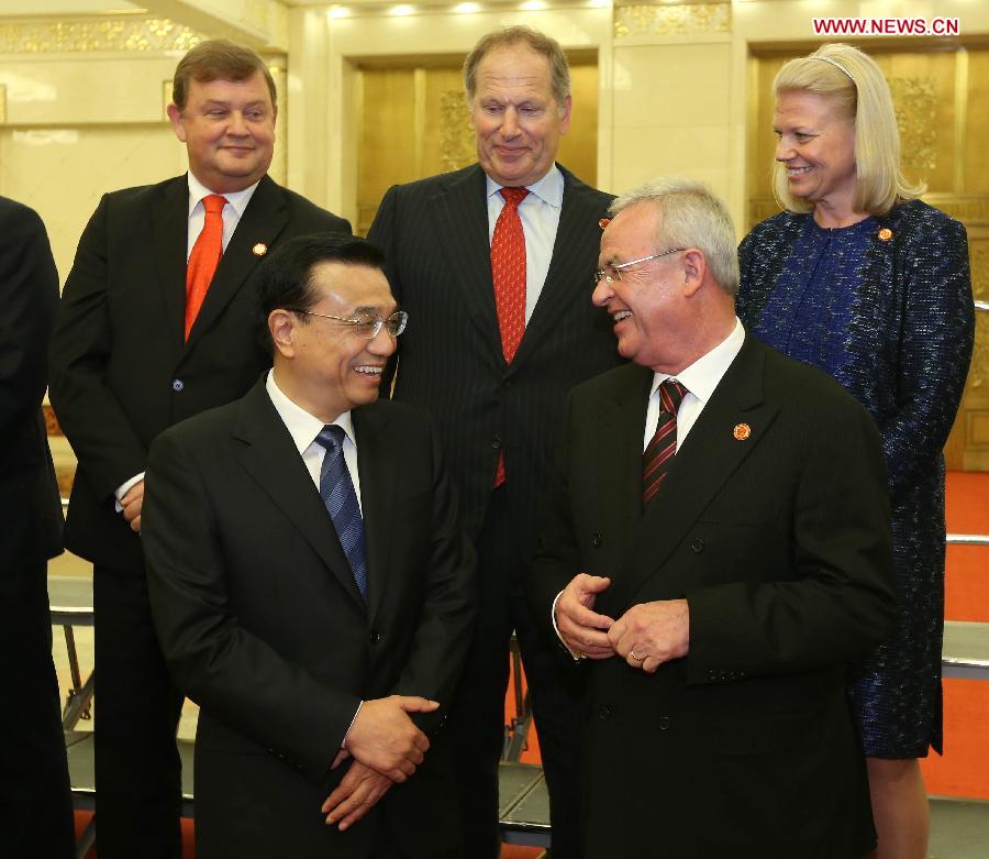 Chinese Premier Li Keqiang (front, L) attends a seminar held with a group of business executives who have attended the Global CEO Council in Beijing or will participate in the 2013 Fortune Global Forum, which will open on Thursday in Chengdu, at the Great Hall of the People in Beijing, capital of China, June 5, 2013. (Xinhua/Pang Xinglei) 