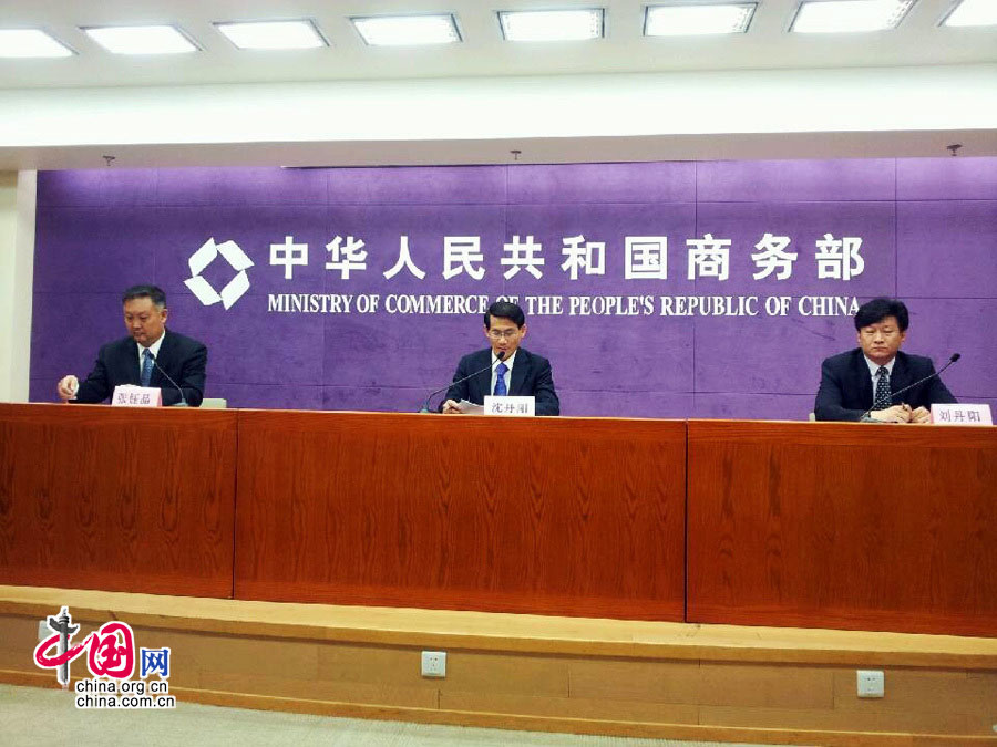 China’s Ministry of Commerce (MOC) held a press conference to announce the China’s stance on the EU solar duties on Wednesday afternoon. Shen Danyang (M), the spokesman of MOC, Liu Danyang (R, vice director of Bureau of Fair Trade for Imports and Exports, Liu Yujing (L), chairman of China Chamber of Commerce for Import and Export of Machinery and Electronic Products attended the conference(CCCME) attended the conference. (Photo/ China.org.cn)