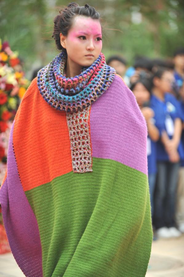 A college student shows a graduation work of fasion design students in Yunnan Arts University in Kunming, capital of southwest China's Yunnan Province, June 5, 2013. (Xinhua/Chen Haining) 