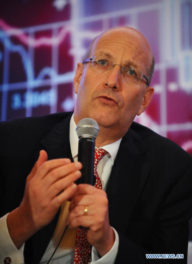 Jay Walder, Chief Executive Officer of the MTR Corporation Ltd., speaks at the Special Round Table Discussion "The Future of Transportation" during the 2013 Fortune Global Forum in Chengdu, capital of southwest China's Sichuan Province, June 6, 2013. (Xinhua/Xue Yubin) 