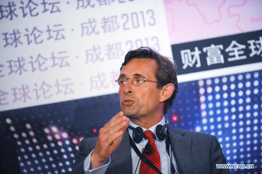 Lex Kerssemakers, Senior Vice President Product Strategy of the Volvo Car Corp., speaks at the Special Round Table Discussion "The Future of Transportation" during the 2013 Fortune Global Forum in Chengdu, capital of southwest China's Sichuan Province, June 6, 2013. (Xinhua/Xue Yubin)