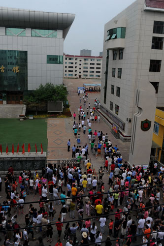 Students at a test site in Changchun, Northeast China's Jilin province, June 7, 2013. [Photo/Xinhua]