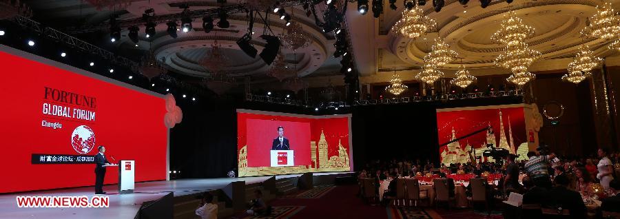 Chinese Vice Premier Zhang Gaoli (L) delivers a speech at the gala dinner for the opening of the 2013 Fortune Global Forum (FGF) in Chengdu, capital of southwest China's Sichuan Province, June 6, 2013. (Xinhua/Pang Xinglei)