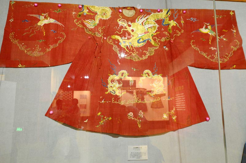 Red silk robe in Ming Dynasty (China Daily/Ju Chuanjiang)