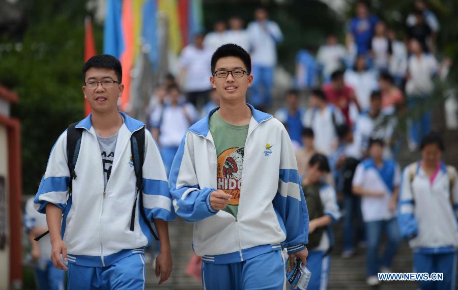 Examinees walk out of the exam site after the first test of the national college entrance exam at the Wudang Middle School in Guiyang, capital of southwest China's Guizhou Province, June 7, 2013. Some 9.12 million applicants are expected to sit this year's college entrance exam on June 7 and 8. (Xinhua/Yang Ying)