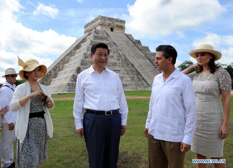 Chinese President Xi Jinping, accompanied by Mexican President Enrique Pena Nieto, visits Chichen Itza, an archaeological site of the Maya civilization in the Mexican state of Yucatan, June 6, 2013. (Xinhua/Rao Aimin)