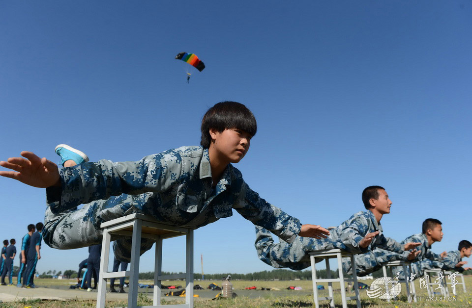 New recruits of the Bayi Aerobatics Team from the Air Force of the Chinese People's Liberation Army (PLA) are in physical training. (China Military Online/Xu Hongchun, Qian Min, Bai Xianlin)