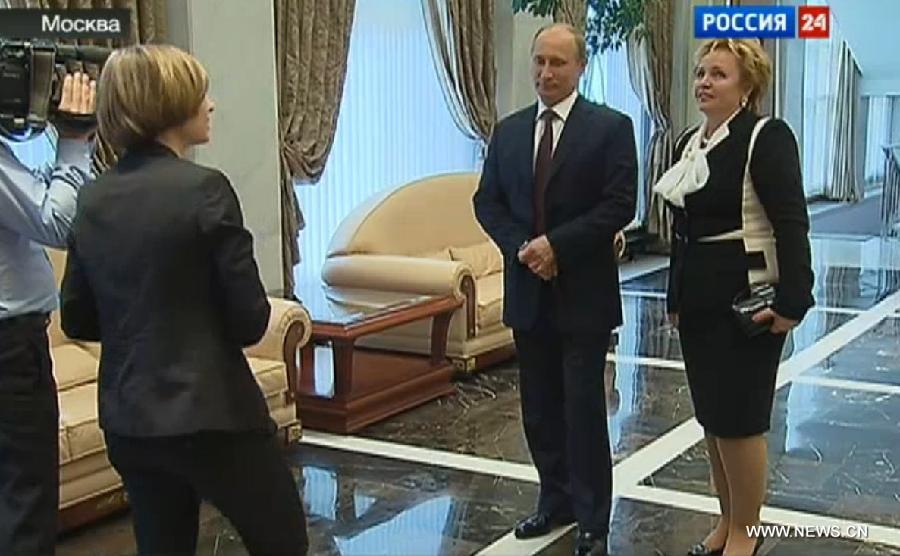 Image taken from video shows Russian President Vladimir Putin and his wife Lyudmila Putina being interviewed in a program on a local news TV channel on June 6, 2013. Putin and his wife Lyudmila Putina on Thursday announced their divorce. (Xinhua)