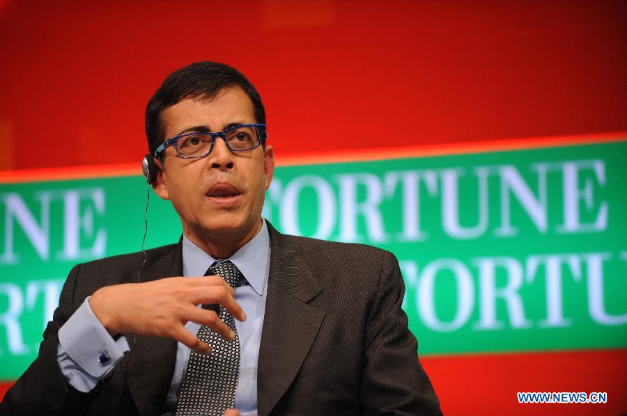 Pankaj Ghemawat, professor of Global Strategy of the IESE Business School, speaks at the discussion "Global Go-To-Market Strategies" during the 2013 Fortune Global Forum in Chengdu, capital of southwest China's Sichuan Province, June 7, 2013. (Xinhua/Xue Yubin)