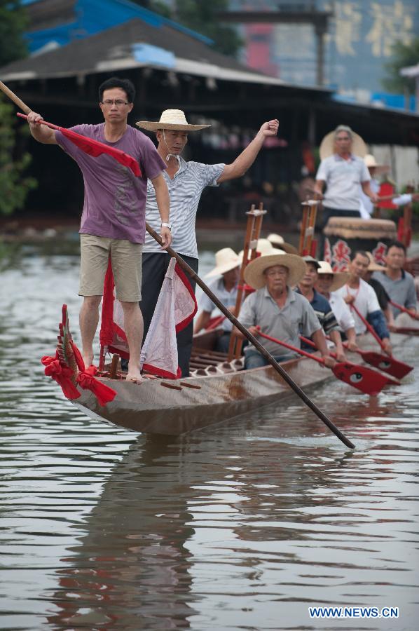 Villagers have a trial run of their new dragon boat during a launching ceremony at the Chenhanhui Shipyard at Shangjiao village in Guangzhou, capital of South China's Guangdong province, June 6, 2013. Chenhanhui Shipyard has been busy making new dragon boats and renovating old ones for the upcoming Dragon Boat Festival that falls on June 12 this year. People in many parts of China have the tradition to hold dragon boat races during the festival.(Photo/Xinhua) 
