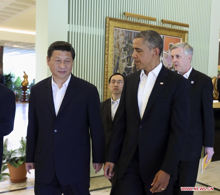 Chinese President Xi Jinping (L, front) walks with U.S. President Barack Obama (front, R) at the Annenberg Retreat, California, the United States, June 7, 2013. Chinese President Xi Jinping and his U.S. counterpart, Barack Obama, met Friday to exchange views on major issues of common concern. (Xinhua/Lan Hongguang)