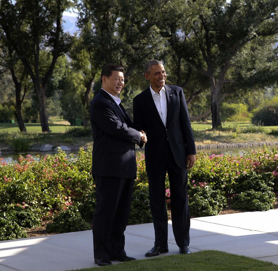 Chinese President Xi Jinping (L) shakes hands with U.S. President Barack Obama at the Annenberg Retreat, California, the United States, June 7, 2013. Chinese President Xi Jinping and his U.S. counterpart, Barack Obama, met Friday to exchange views on major issues of common concern. (Xinhua/Lan Hongguang)