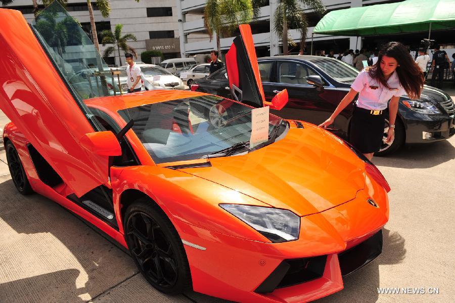 An official presents a smuggled Lamborghini Aventador LP700-4 luxury car during a press briefing at Thai Customs Department in Bangkok, Thailand, June 8, 2013. Thai Customs showcased the smuggled luxury cars, which worth over 129 million Thai baht (about 4.3 million U.S. dollars). (Xinhua/Rachen Sageamsak)