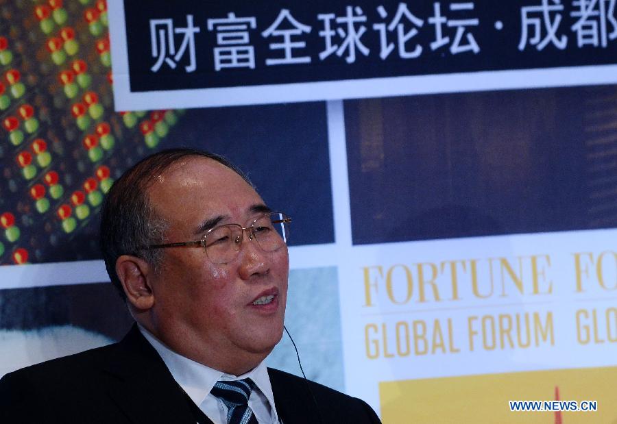 Xie Zhenhua, vice minister of National Development and Reform Commission, speaks the discussion on "Corporate Risk and Climate Change" during the 2013 Fortune Global Forum in Chengdu, capital of southwest China's Sichuan Province, June 8, 2013. (Xinhua/Jin Liangkuai)
