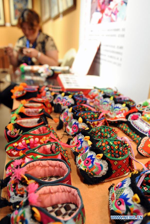 Photo taken on June 8, 2013 shows the traditional tiger shoes at an exhibition of intangible cultural heritages in the Henan Museum in Zhengzhou, capital of central China's Henan Province, June 8, 2013. The exhibition was held to mark the 8th National Cultural Heritage Day. (Xinhua/Li Bo)