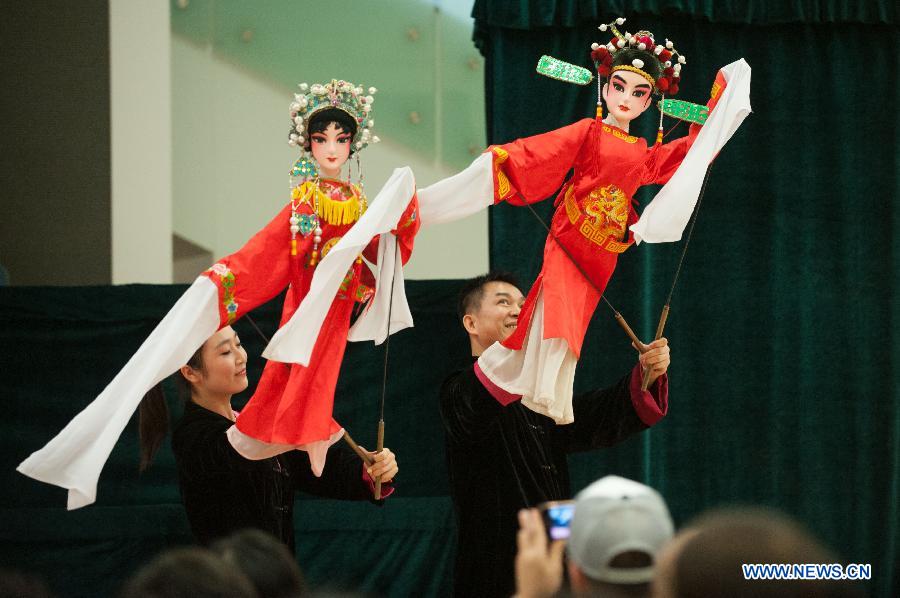 Performers stage a Lingnan puppet show held by the Guangdong Provincial Puppet Art Theater at the Guangzhou Library to mark the 8th national Cultural Heritage Day in Guangzhou, capital of south China's Guangdong Province, June 8, 2013. (Xinhua/Mao Siqian)