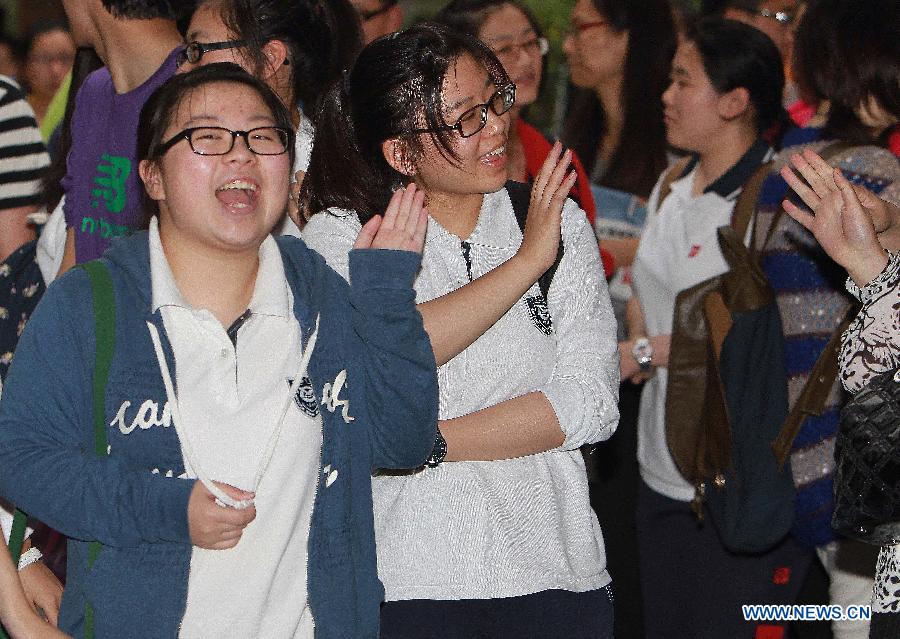 Students wave goodbye to each other after the college entrance examination in the No. 54 Middle School in east China's Shanghai, June 8, 2013. The 2013 national college entrance examination ended in some regions of China on Saturday. Approximately 9.12 million people took part in the exam this year. (Xinhua/Ding Ting)