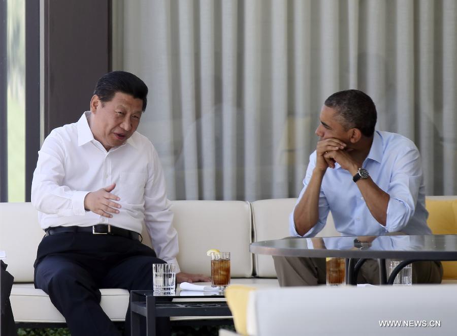 Chinese President Xi Jinping (L) and U.S. President Barack Obama have a talk on a bench while taking a walk before heading into their second meeting, at the Annenberg Retreat, California, the United States, June 8, 2013. Chinese President Xi Jinping and U.S. President Barack Obama held the second meeting here on Saturday to exchange views on economic ties. (Xinhua/Lan Hongguang)  