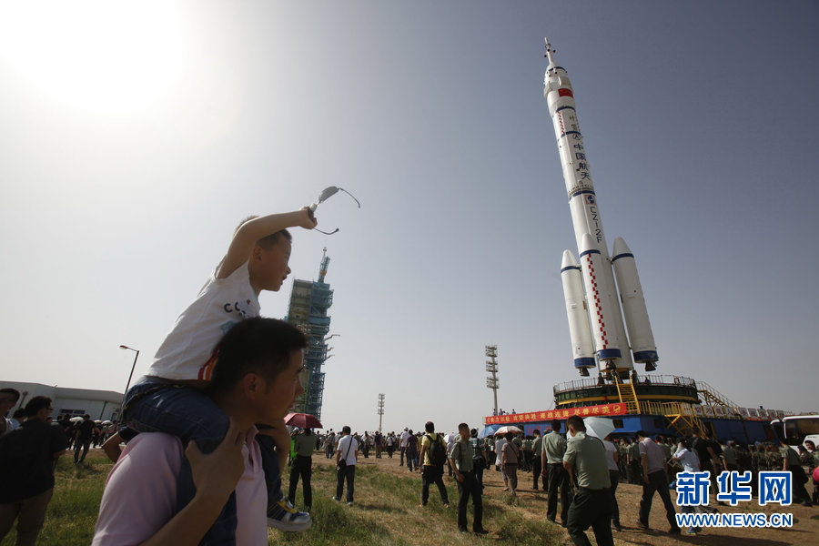 A spokesman from China’s manned space program says the Shenzhou-10 spacecraft will be launched in the middle of this month. The spacecraft will carry three astronauts to the Tiangong-1 space module.The assembly of the Shenzhou-10 spacecraft and the Long March-2F carrier rocket was transported to the launch site on June 3 at Jiuquan Satellite Launch Center in Jiuquan, northwest China's Gansu Province, which marks the manned Shenzhou-10 mission entering the final phase of its preparation.   (Source:xinhuanet.com/mil)