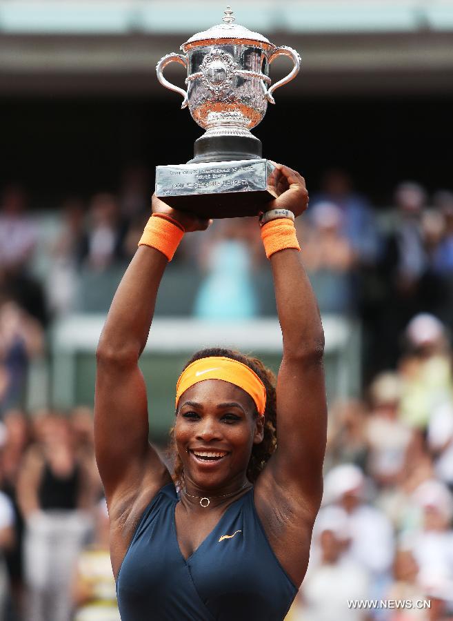 Serena Williams of the United States celebrates after winning the women's singles final match against Maria Sharapova of Russia at the French Open tennis tournament in Paris June 8, 2013. Serena Williams won the match 2-0 to claim the title. (Xinhua/Gao Jing)