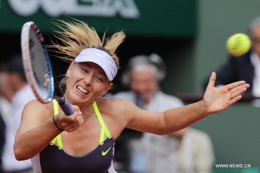 Serena Williams of the United States celebrates after winning the women's singles final match against Maria Sharapova of Russia at the French Open tennis tournament in Paris June 8, 2013. Serena Williams won the match 2-0 to claim the title. (Xinhua/Gao Jing)