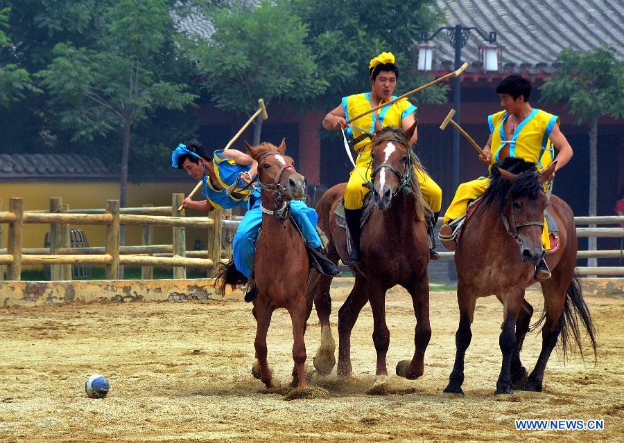 Actors perform the ancient form of polo match on the Cultral Week for the annual Dragon Boat Festival in Kaifeng, central China's Henan Province, June 9, 2013. The week-long event, which was kicked off here Sunday, will held a series of activities of folk custom, showcasing local intangible cultural heritage to tourists. (Xinhua/Wang Song)