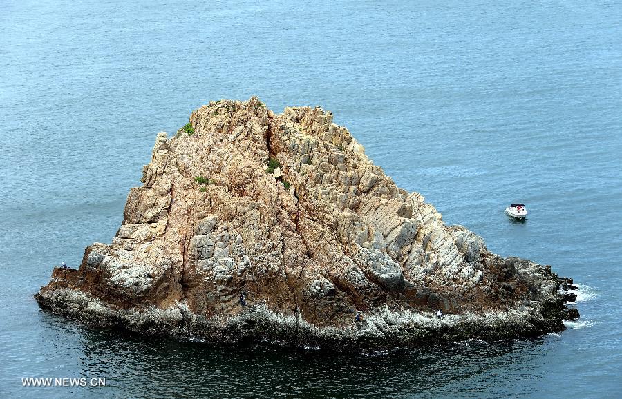 A boat sails past a small island of the Ninepin Island in Hong Kong, south China, June 9, 2013. The Ninepin Group, or Kwo Chau Islands, is a group of islands in the southeastern Hong Kong. (Xinhua/Li Peng) 