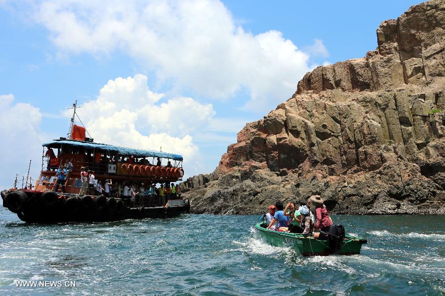 Tourists visit the South Ninepin Island by boats in Hong Kong, south China, June 9, 2013. The Ninepin Group, or Kwo Chau Islands, is a group of islands in the southeastern Hong Kong. (Xinhua/Li Peng) 