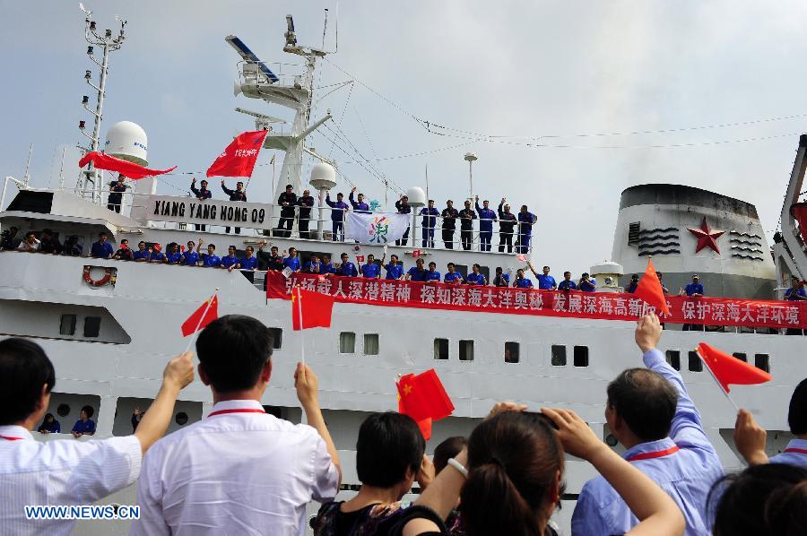 "Xiangyanghong 09", a support ship for China's manned submersible "Jiaolong", leaves a port in Jiangyin, east China's Jiangsu province, June 10, 2013, starting a voyage of experimental application. During the 103-day mission, the sub will submerge for scientific research in the South China Sea, the northeast Pacific Ocean and the west Pacific. The submersible will for the first time take scientists on board. (Xinhua/Huan Yueliang)