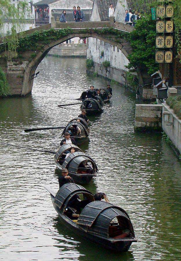 A fleet of boats move on a water alley of Cangqiaozhijie ancient block, in Shaoxing City, east China's Zhejiang Province, April 8, 2008. (Xinhua/Wang Song)