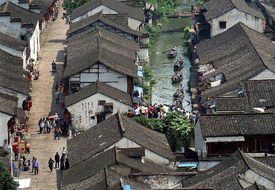 Photo taken on May 27, 2012 shows the scenery of an ancient residential area in Jishan Town of Shaoxing City, east China's Zhejiang Province. (Xinhua/Wang Song) 