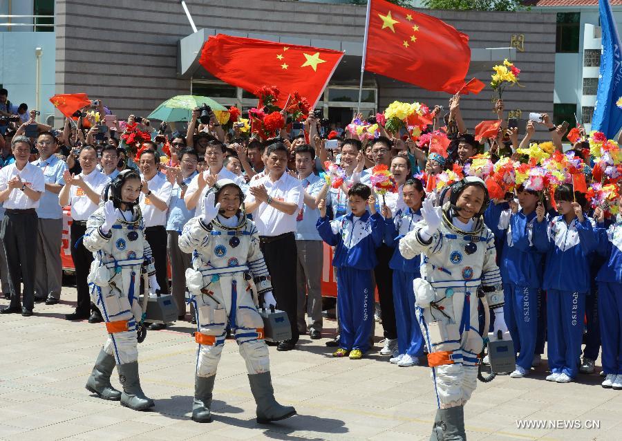 Astronauts Nie Haisheng (R), Zhang Xiaoguang (C) and Wang Yaping wave during the setting-out ceremony of the manned Shenzhou-10 mission at the Jiuquan Satellite Launch Center in Jiuquan, northwest China's Gansu Province, June 11, 2013. (Xinhua/Li Gang)