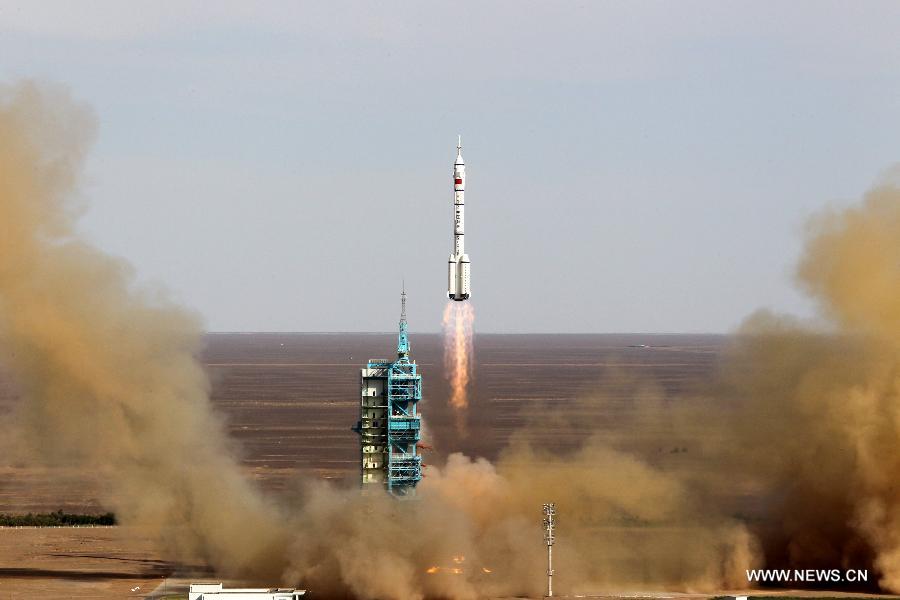 The Long March-2F carrier rocket carrying China's manned Shenzhou-10 spacecraft blasts off from the launch pad at the Jiuquan Satellite Launch Center in Jiuquan, northwest China's Gansu Province, June 11, 2013. (Xinhua/Wang Jianmin)   