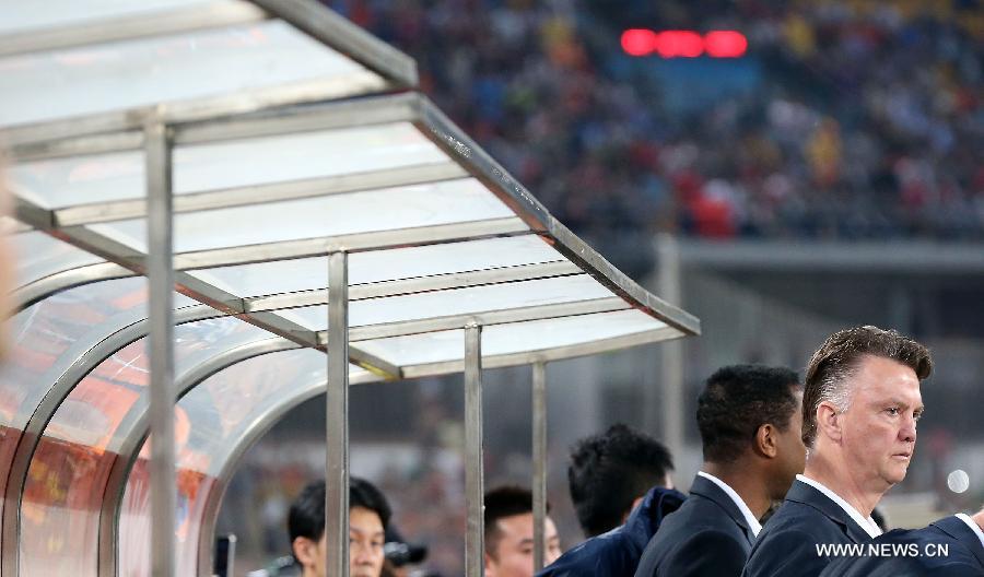 Head coach of the Netherlands Louis van Gaal reacts prior to the international friendly soccer match against China at the Workers Stadium in Beijing, capital of China, June 11, 2013. (Xinhua/Li Ming) 