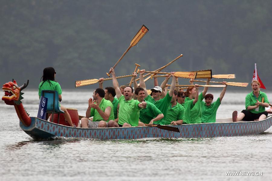Participants cheer while finishing a boat race held to mark the annual Dragon Boat Festival on the Mochou Lake, Nanjing, east China's Jiangsu Province, June 10, 2013. This year's Dragon Boat Festival falls on June 12. (Xinhua/Han Hua)